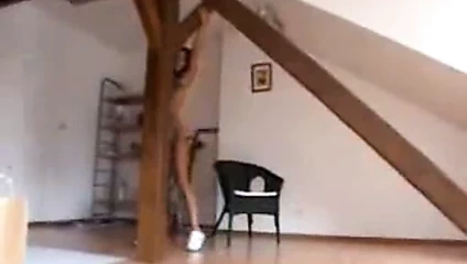 Melek sigara içiyor ve siyah horoz sikikleri