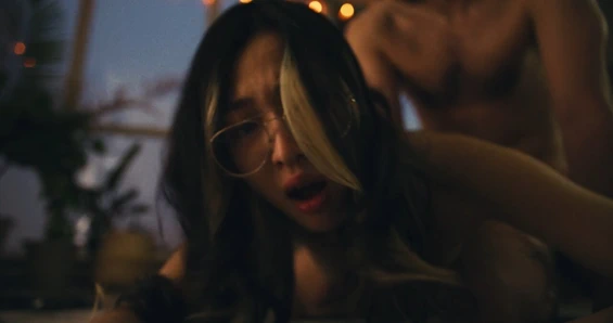 Ev yapımı seks kaseti, Asyalı kız yerde sikiliyor - themindoftommy