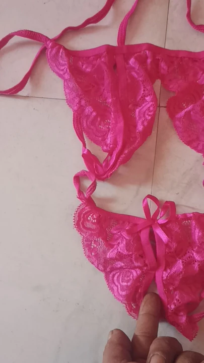 Üvey kız kardeş yeni elbise