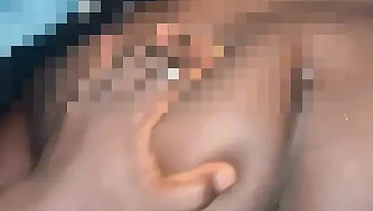 Kapüşonlu bir yol güvenlik görevlisini sikiyorum