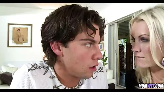 Muhteşem sarışın kuaför milf