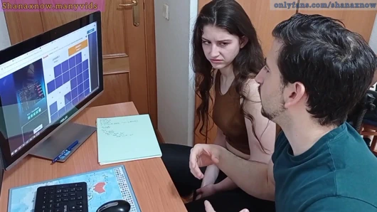 Genç öğrenci şantaj, pov oral seks, ağzına boşalmak, yutmak.