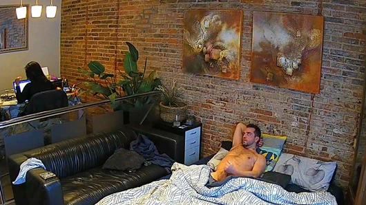 Üvey kardeşim evde çalışırken sikimi çıkarıyorum