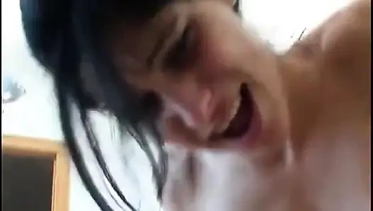 İki sürtük ormanda sikişirken gözetleniyor