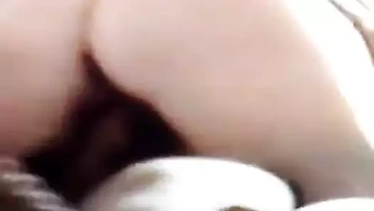 Bir süre önce karısının tadını çıkarıyor