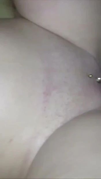 Эмоциональный момент из "Учитель удивил юную студентку и трахнул ее в классе"