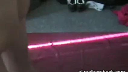 Tamirci korunmasız çıplak sikişiyor