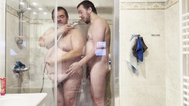 Duş, bir erkekle daha iyi