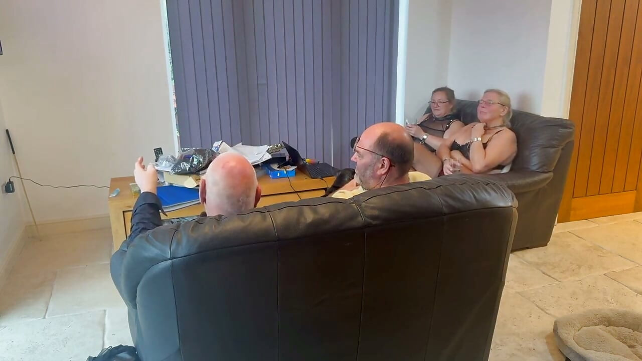 Bölüm 1 - lanista bear, domina satana, peaches ve alt besleyici ile kamera arkası sohbeti.