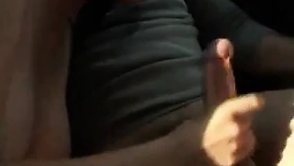 french jolie brune avec des gros seins