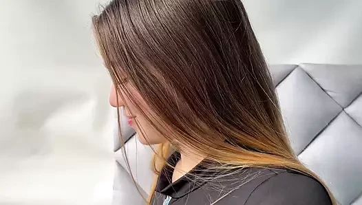 Ben makyaj yaparken üvey erkek kardeşim beni izliyor ve çok azıyor