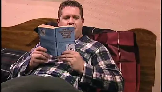 Muhteşem tatlı, sıkı delikleri beceriyor büyük bir çük hissinden hoşlanır