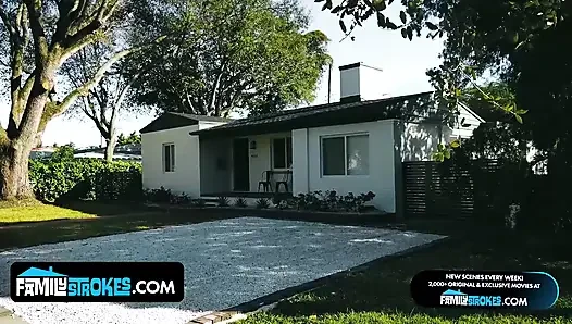 Genç üvey erkek kardeşimin büyük yarağını ilk gördüğümde, buna sahip olmak zorunda olduğumu biliyordum