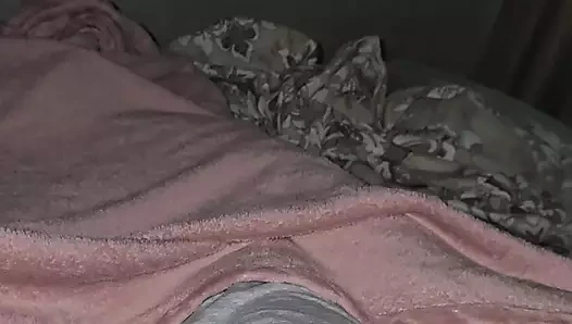 Üvey anne üvey oğlunun iç çamaşırının altında 31 çekiyor