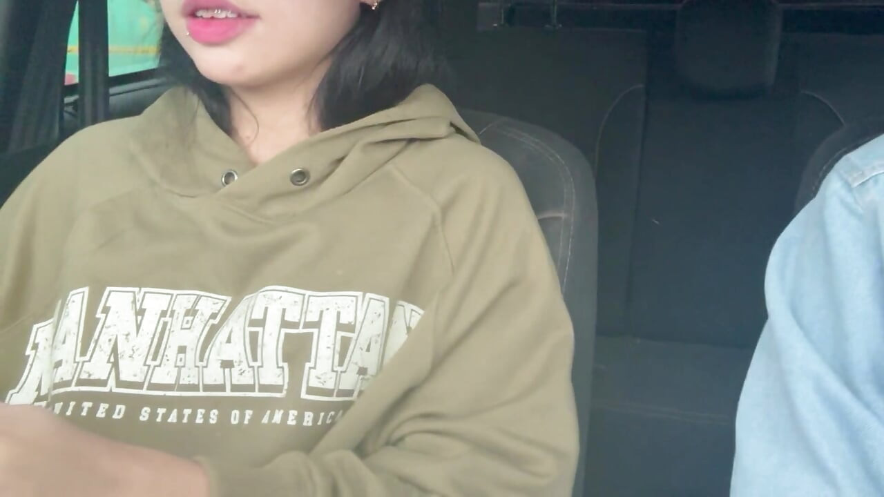 Student Gives Handjob in Car and Makes Him Cum