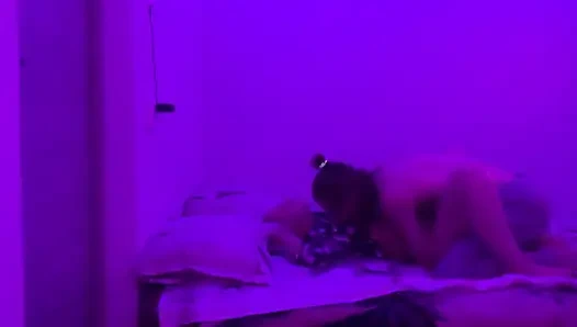 Tomboy üniversiteli oda arkadaşı Vilu Vidish'i sikiyor