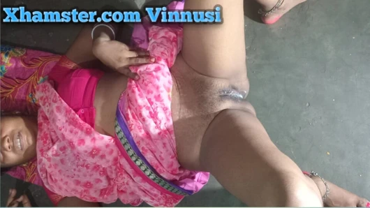 Dar vajinalı Hintli evli kadın Hintli erkek arkadaşıyla sikişiyor