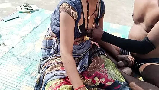 Hamile baldız üvey kardeşinin penisine iyice masaj yapıyor