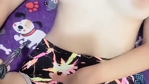 Sana ne kadar lezzetli dokundum! Azdığımda bayılıyorum, daha fazlasını görmek ister misin sevgilim?