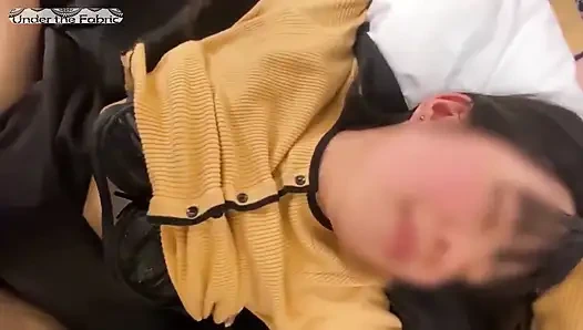 Facereveal siyah saçlı güzelin ikinci turu, cesur bir yolculuk ve derin dölleme tepeleri ile heyecan verici