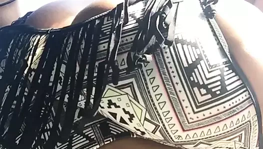 Solo bbw yanıp sönen dev memeler içinde araba