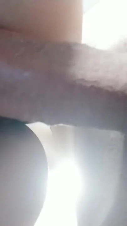 Незабываемый момент из видео "Мужик с большим хуем трахает волосатую киску крупным планом"