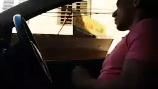 yo en mi auto