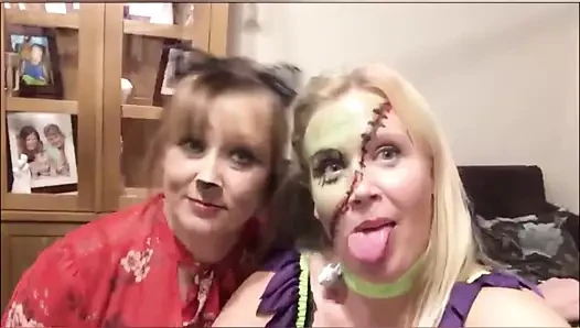 2 azgın sarışın milfs seni emmek istiyor!