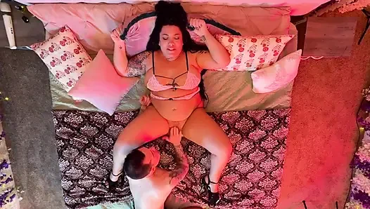 Ateşli Evli Kadın Büyük Memeli Boston Zevk Dom Tarafından Şımartılıyor