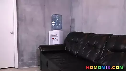 Colin james siyah horoz almayı öğrenir