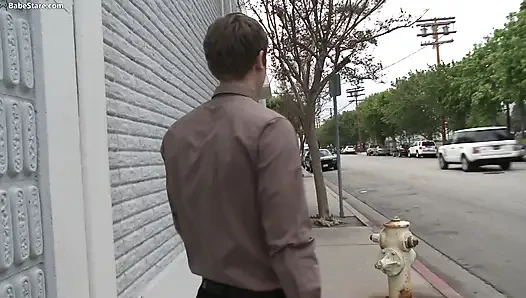 Bir adam bu kadını çığlık attırıyor ve fışkırtıyor