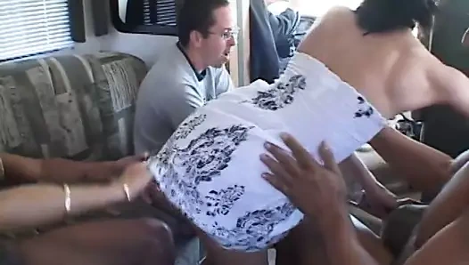 Hardcore sürtükler çılgın adamlarla grup seksten zevk alıyor