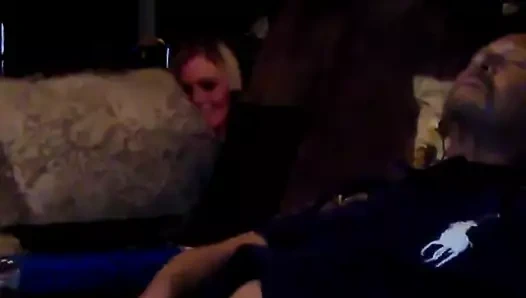 yeğeninin kontrol ettiğini biliyorum