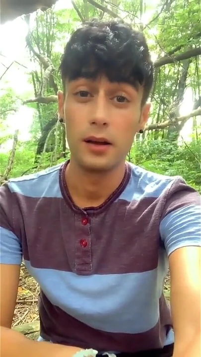 Twink uzun sesli ve ıslak osuruk - açık havada