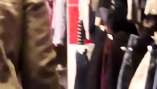 İkinci el dükkanında teşhir 01 ve yüzmeyi öğreniyor, ders 02