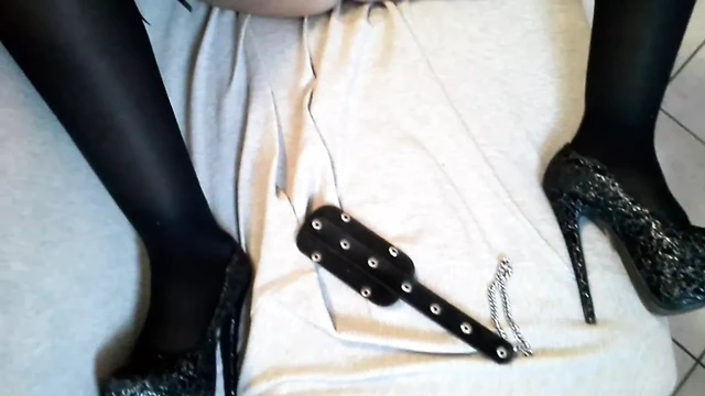 Efendim benim kedi üzerinde bir kamçı ile beni cezalandırıyor