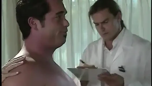 Azgın sarışın kaltak sikiş deliklerini siktiriyor sonra adam amını yalıyor ve onu dölletir