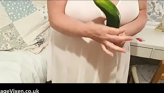 Jane teyze ile salatalık eğlencesi
