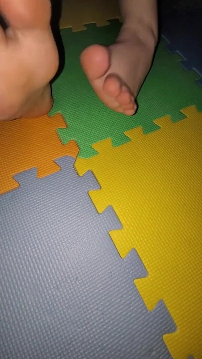 Evli kadının tatlı küçük ayakları