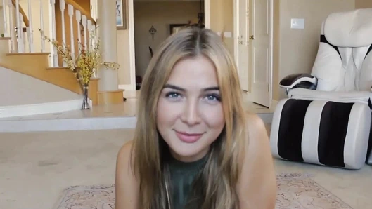 Sislovesme - seksi sarışın kadın içine bir sürü döl düşene kadar amını sertçe sikiyor