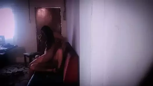 Parasını ödünç vermeye gelen komşumla seks