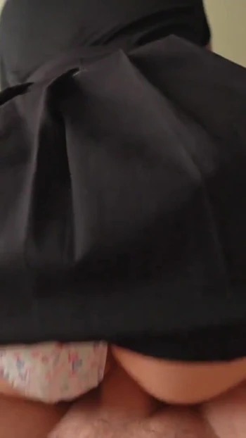 Знаковый момент из "Трахнул мою большую задницу геймерша сводная сестра в юбке"