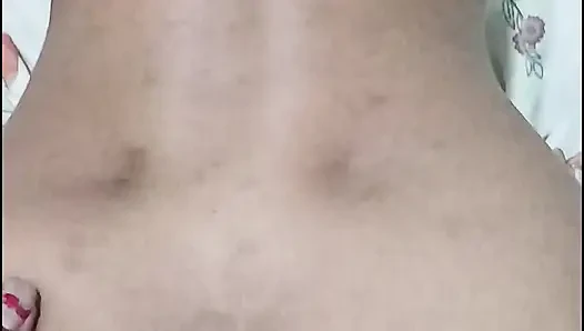 Hintli üvey kız kardeş domaltarak sikişiyor