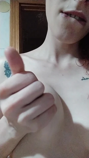 Играю с моими сиськами