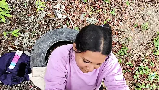 Sikini emmek ve açık havada beni sikmesini istedim, bu gerçekten hoşuma gitmek