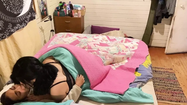 En iyi arkadaşımı öptüm - ilk üçlü seks