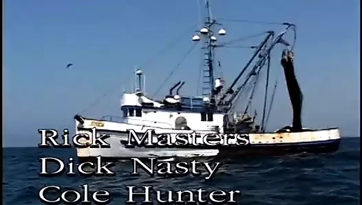 Cankurtaran kızıl saçlı bir gemide bir damızlık tarafından dövülerek alır