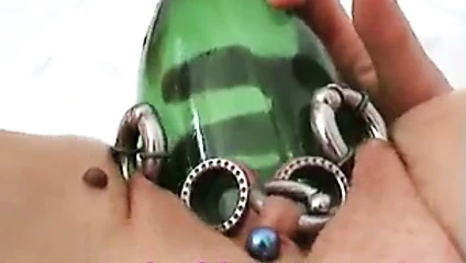 Büyük şişeler lanet amcık eklemeler kedi inleme orgazm