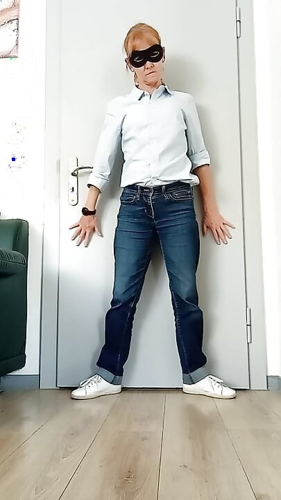 Striped shirt, jeans, sneakers