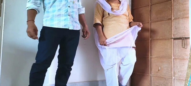 Üniversite öğrencisi kız öğretmeniyle üniversite sohbetinde bir şeyler yapmaya başladı